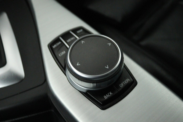 BMW 1-serie 118i Edition M Sport Shadow High Executive (STOELVERWARMING, ACHTERUITRIJCAMERA, PARKEERSENSOREN, DEALER ONDERHOUDEN)