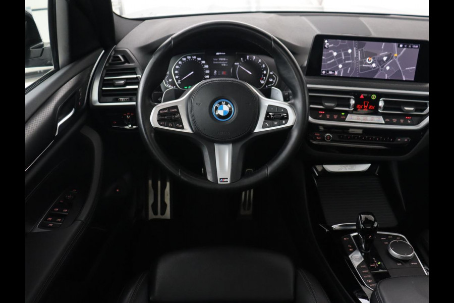 BMW X3 xDrive30e M Sport | Panoramadak | Leder | Stoelverwarming | Camera | Sportstoelen | Carplay | 20'' | Navigatie | Live Cockpit