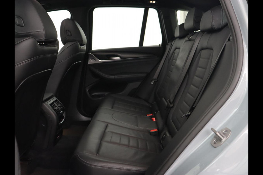 BMW X3 xDrive30e M Sport | Panoramadak | Leder | Stoelverwarming | Camera | Sportstoelen | Carplay | 20'' | Navigatie | Live Cockpit