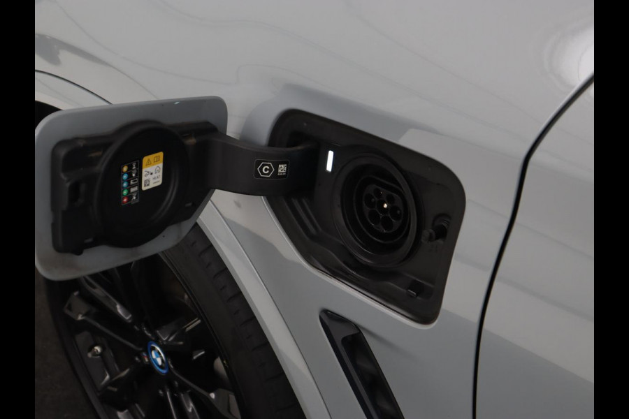 BMW X3 xDrive30e M Sport | Panoramadak | Leder | Stoelverwarming | Camera | Sportstoelen | Carplay | 20'' | Navigatie | Live Cockpit