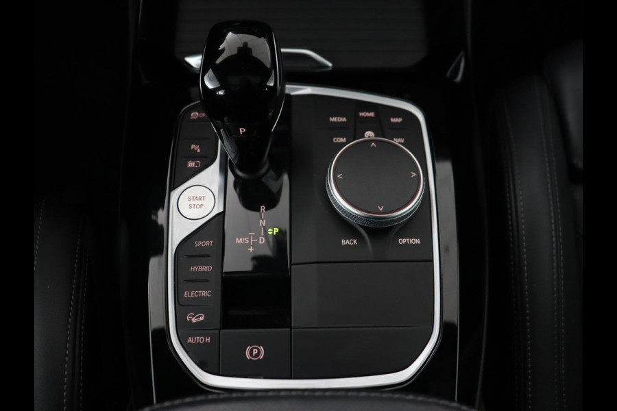 BMW X3 xDrive30e M Sport | Panoramadak | Leder | Stoelverwarming | Camera | Sportstoelen | Carplay | 20'' | Navigatie | Live Cockpit