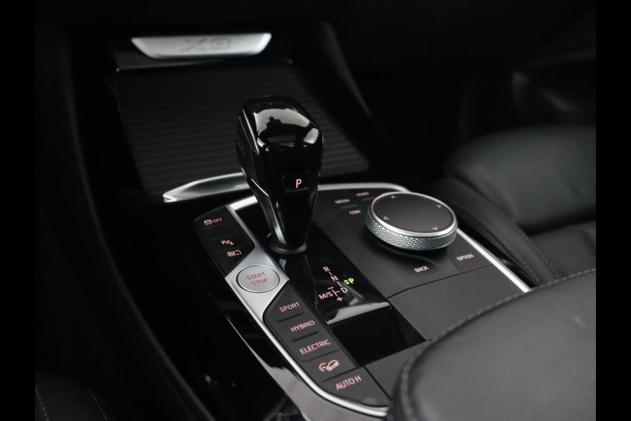 BMW X3 xDrive30e M Sport | Panoramadak | Leder | Stoelverwarming | Camera | Sportstoelen | Carplay | 20'' | Navigatie | Live Cockpit