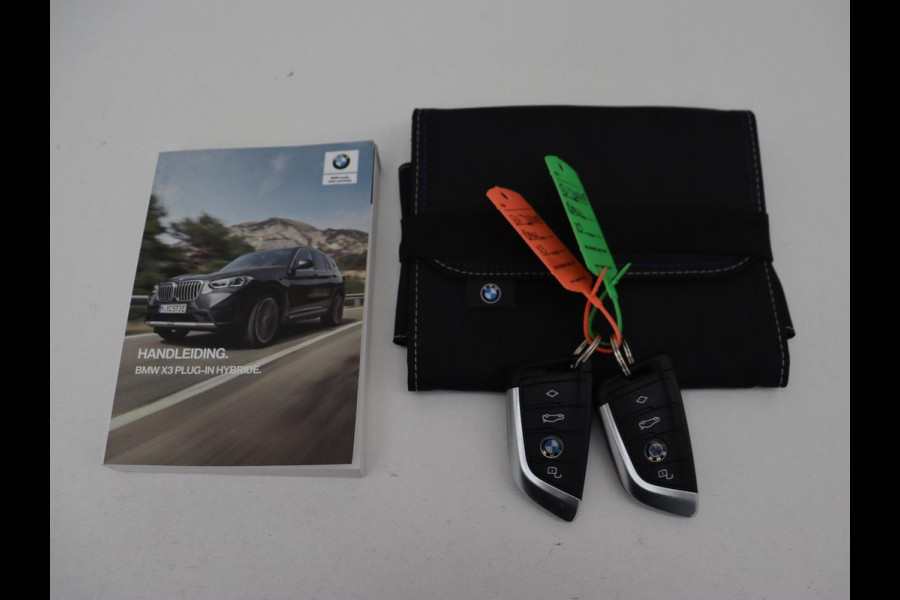 BMW X3 xDrive30e M Sport | Panoramadak | Leder | Stoelverwarming | Camera | Sportstoelen | Carplay | 20'' | Navigatie | Live Cockpit