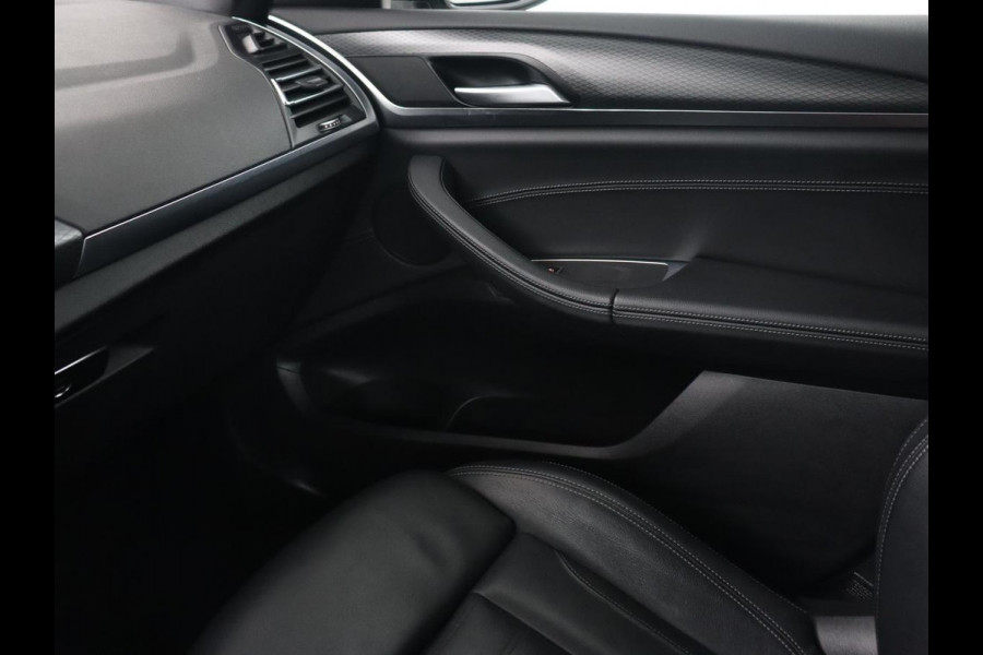 BMW X3 xDrive30e M Sport | Panoramadak | Leder | Stoelverwarming | Camera | Sportstoelen | Carplay | 20'' | Navigatie | Live Cockpit