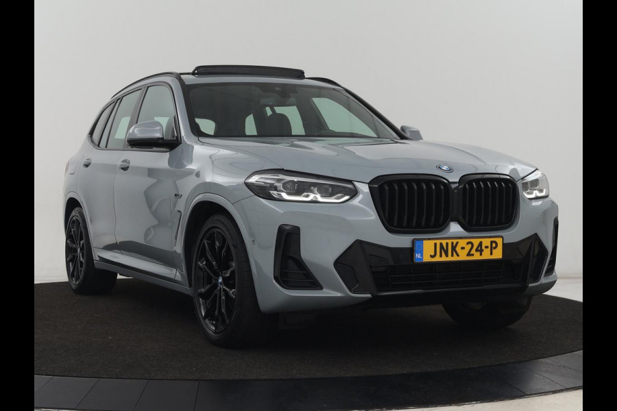BMW X3 xDrive30e M Sport | Panoramadak | Leder | Stoelverwarming | Camera | Sportstoelen | Carplay | 20'' | Navigatie | Live Cockpit