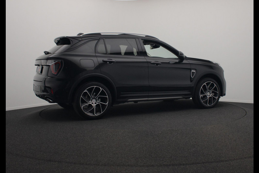 Lynk & Co 01 1.5 261PK Plug-in Hybrid * Black pakket* ZWARTE HEMEL* 360° Camera Pano/dak Apple/Carplay Adaptive/Cruise