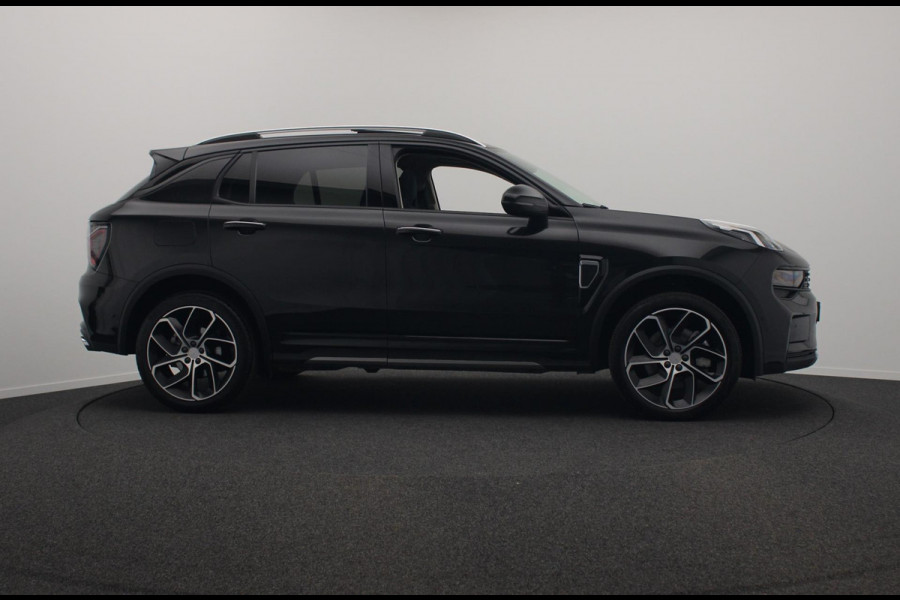 Lynk & Co 01 1.5 261PK Plug-in Hybrid * Black pakket* ZWARTE HEMEL* 360° Camera Pano/dak Apple/Carplay Adaptive/Cruise