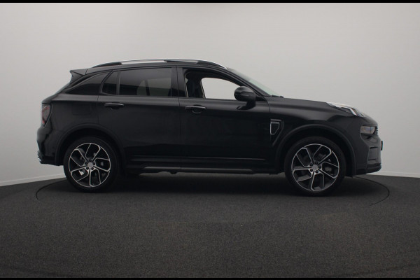 Lynk & Co 01 1.5 261PK Plug-in Hybrid * Black pakket* ZWARTE HEMEL* 360° Camera Pano/dak Apple/Carplay Adaptive/Cruise