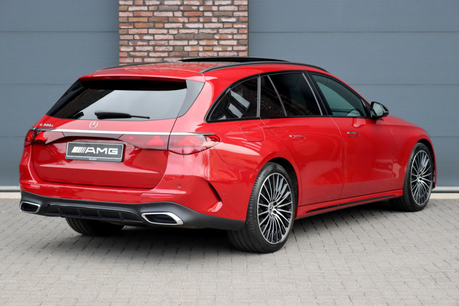 Mercedes-Benz E-Klasse Estate 300 e AMG Line | Distronic | Panoramadak | Memory | Trekhaak | Soft-Close | Surround Camera | Digital Light | Verwarmd Stuurwiel | Keyless Go | Nightpakket |