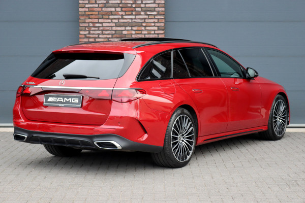 Mercedes-Benz E-Klasse Estate 300 e AMG Line | Distronic | Panoramadak | Memory | Trekhaak | Soft-Close | Surround Camera | Digital Light | Verwarmd Stuurwiel | Keyless Go | Nightpakket |