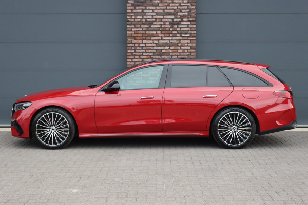 Mercedes-Benz E-Klasse Estate 300 e AMG Line | Distronic | Panoramadak | Memory | Trekhaak | Soft-Close | Surround Camera | Digital Light | Verwarmd Stuurwiel | Keyless Go | Nightpakket |