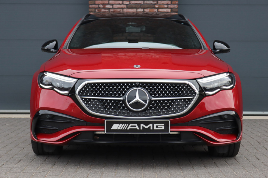 Mercedes-Benz E-Klasse Estate 300 e AMG Line | Distronic | Panoramadak | Memory | Trekhaak | Soft-Close | Surround Camera | Digital Light | Verwarmd Stuurwiel | Keyless Go | Nightpakket |