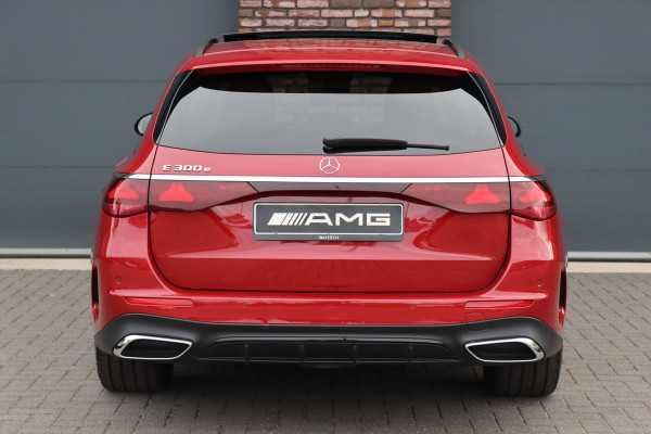 Mercedes-Benz E-Klasse Estate 300 e AMG Line | Distronic | Panoramadak | Memory | Trekhaak | Soft-Close | Surround Camera | Digital Light | Verwarmd Stuurwiel | Keyless Go | Nightpakket |