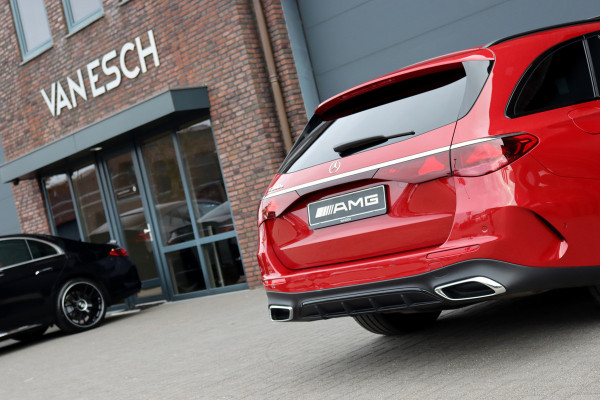 Mercedes-Benz E-Klasse Estate 300 e AMG Line | Distronic | Panoramadak | Memory | Trekhaak | Soft-Close | Surround Camera | Digital Light | Verwarmd Stuurwiel | Keyless Go | Nightpakket |