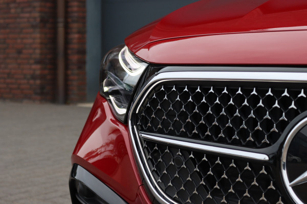 Mercedes-Benz E-Klasse Estate 300 e AMG Line | Distronic | Panoramadak | Memory | Trekhaak | Soft-Close | Surround Camera | Digital Light | Verwarmd Stuurwiel | Keyless Go | Nightpakket |