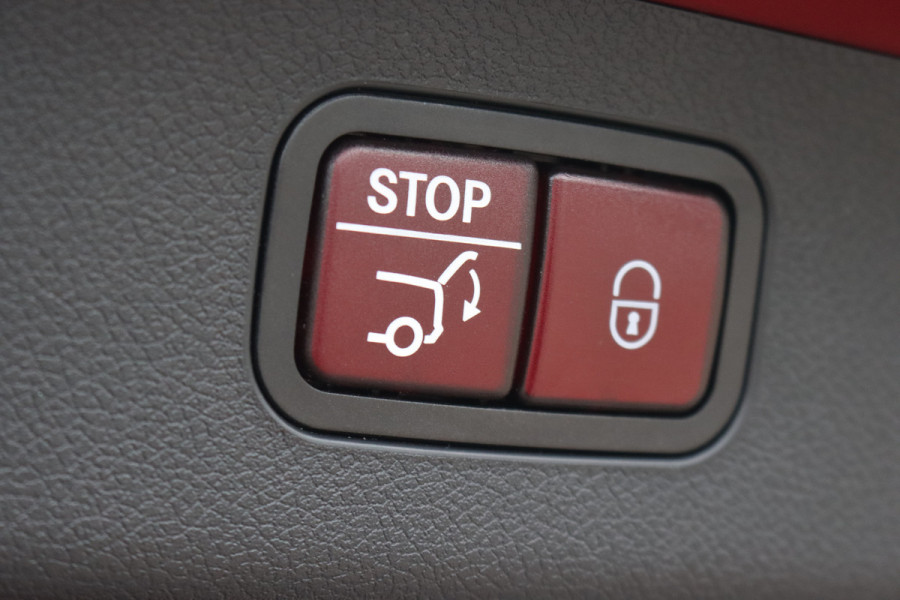 Mercedes-Benz E-Klasse Estate 300 e AMG Line | Distronic | Panoramadak | Memory | Trekhaak | Soft-Close | Surround Camera | Digital Light | Verwarmd Stuurwiel | Keyless Go | Nightpakket |