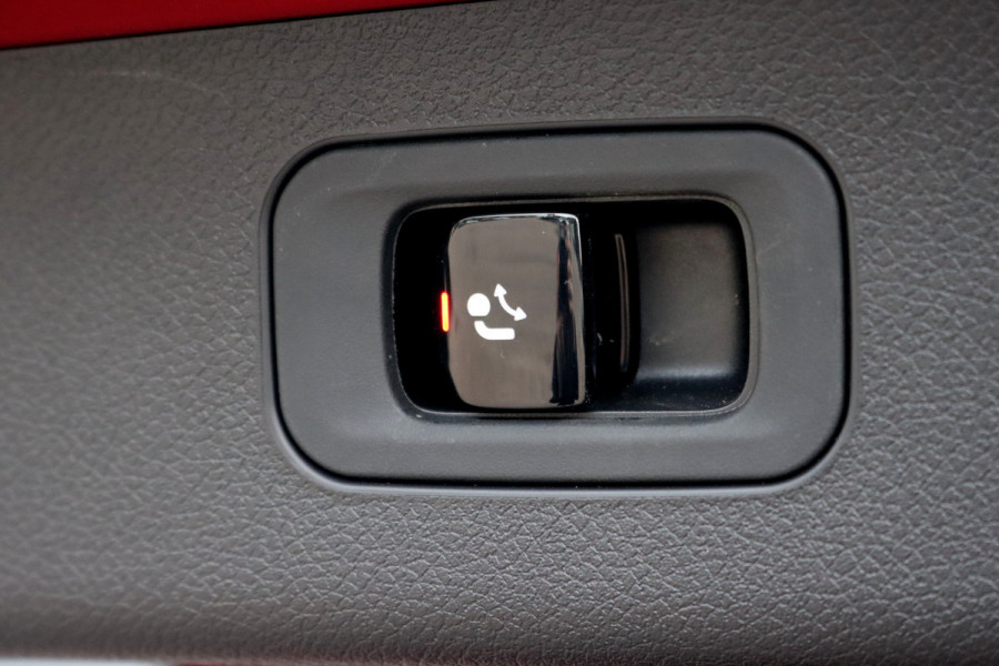 Mercedes-Benz E-Klasse Estate 300 e AMG Line | Distronic | Panoramadak | Memory | Trekhaak | Soft-Close | Surround Camera | Digital Light | Verwarmd Stuurwiel | Keyless Go | Nightpakket |