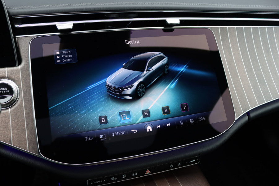 Mercedes-Benz E-Klasse Estate 300 e AMG Line | Distronic | Panoramadak | Memory | Trekhaak | Soft-Close | Surround Camera | Digital Light | Verwarmd Stuurwiel | Keyless Go | Nightpakket |