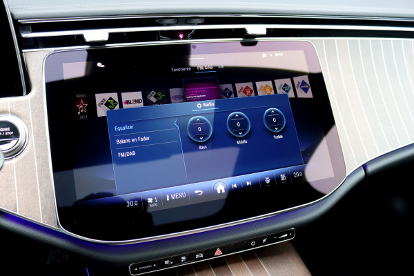 Mercedes-Benz E-Klasse Estate 300 e AMG Line | Distronic | Panoramadak | Memory | Trekhaak | Soft-Close | Surround Camera | Digital Light | Verwarmd Stuurwiel | Keyless Go | Nightpakket |