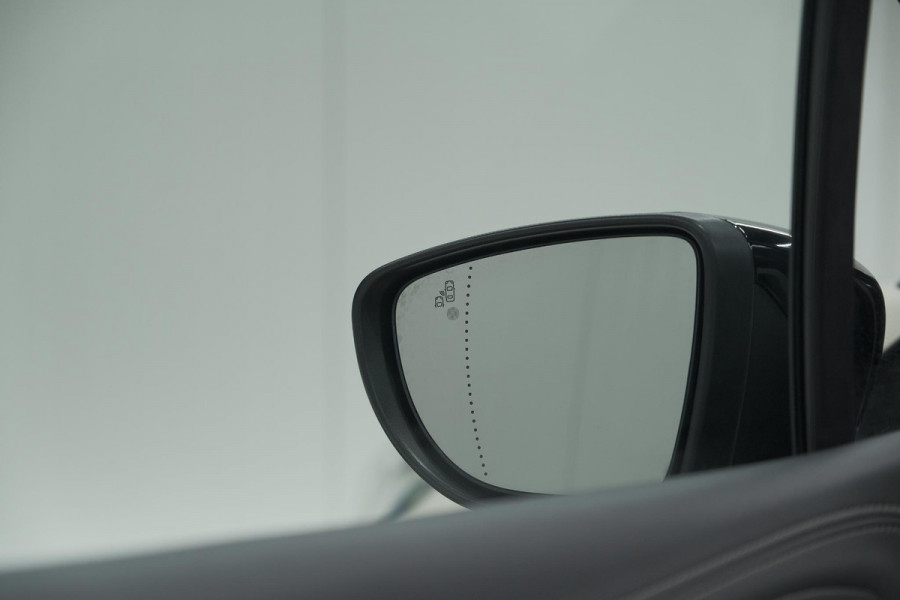 Renault Captur TCe 120 EDC Initiale Paris | Camera | Dodehoekdetectie | Panoramadak | Navigatie