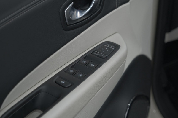 Renault Captur TCe 120 EDC Initiale Paris | Camera | Dodehoekdetectie | Panoramadak | Navigatie