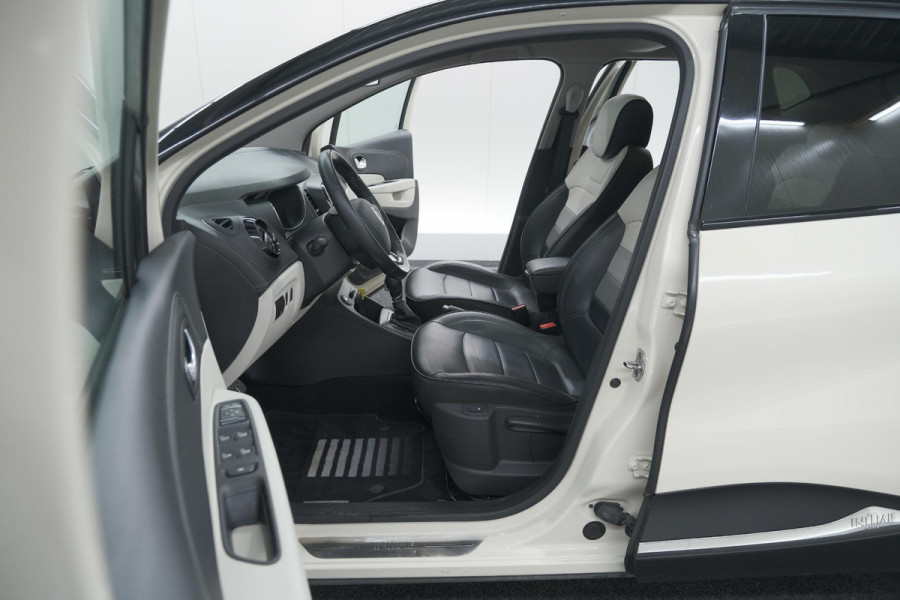 Renault Captur TCe 120 EDC Initiale Paris | Camera | Dodehoekdetectie | Panoramadak | Navigatie