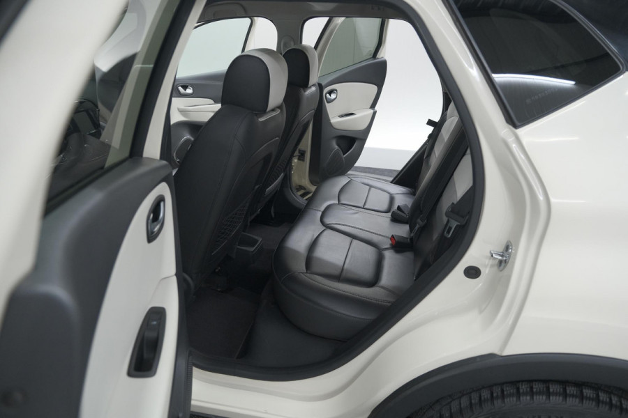 Renault Captur TCe 120 EDC Initiale Paris | Camera | Dodehoekdetectie | Panoramadak | Navigatie