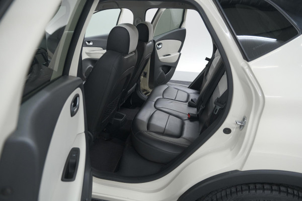 Renault Captur TCe 120 EDC Initiale Paris | Camera | Dodehoekdetectie | Panoramadak | Navigatie