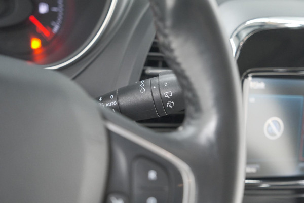 Renault Captur TCe 120 EDC Initiale Paris | Camera | Dodehoekdetectie | Panoramadak | Navigatie
