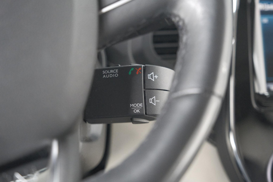 Renault Captur TCe 120 EDC Initiale Paris | Camera | Dodehoekdetectie | Panoramadak | Navigatie