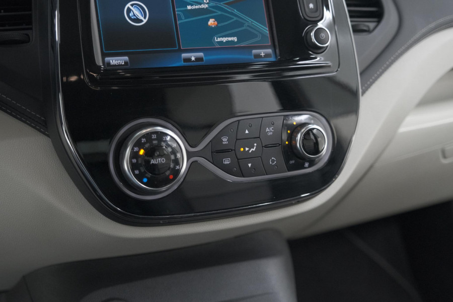 Renault Captur TCe 120 EDC Initiale Paris | Camera | Dodehoekdetectie | Panoramadak | Navigatie