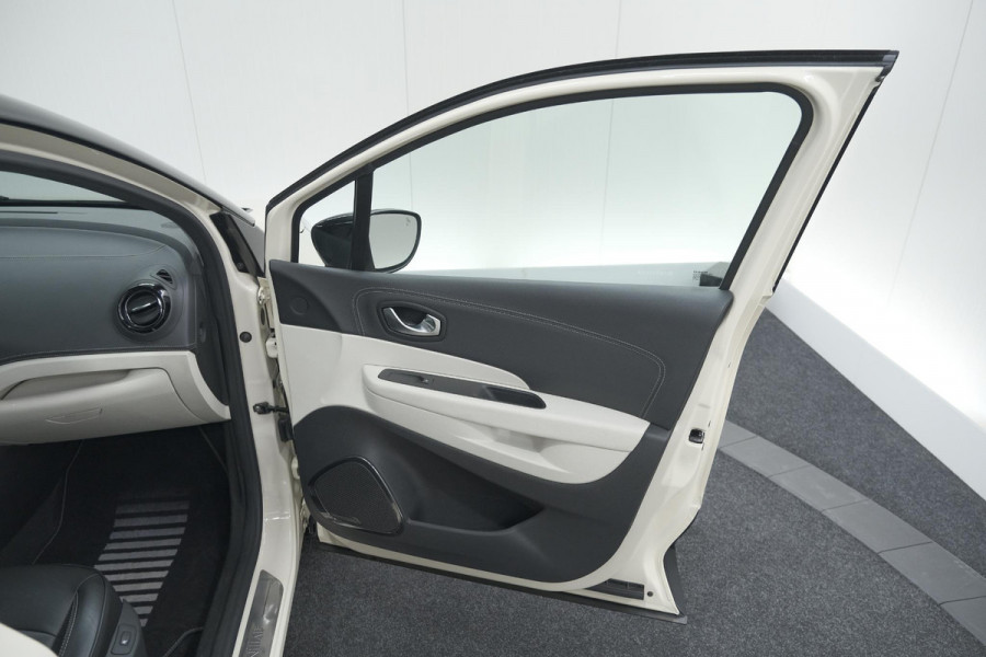 Renault Captur TCe 120 EDC Initiale Paris | Camera | Dodehoekdetectie | Panoramadak | Navigatie