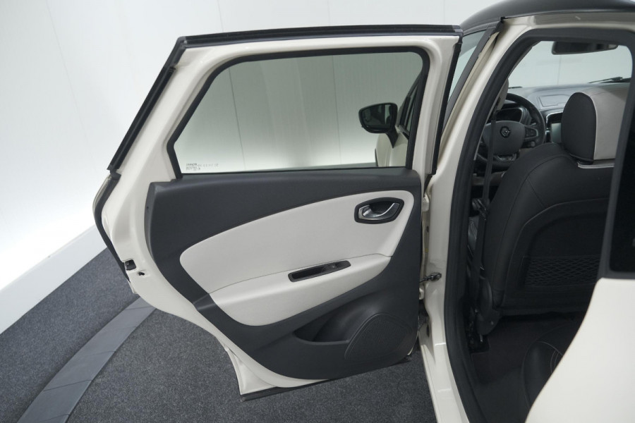 Renault Captur TCe 120 EDC Initiale Paris | Camera | Dodehoekdetectie | Panoramadak | Navigatie