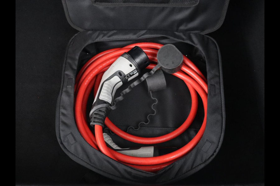 Peugeot e-208 EV Allure 50 kWh | Camera | Carplay | Half leder | Keyless | Navigatie | Full LED | Parkeerhulp | DAB | Getint glas | Climate control | Cruise control