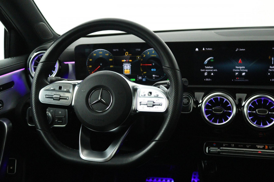 Mercedes-Benz A-Klasse 250 e Business Solution AMG Limited (PANORAMADAK, SFEERVERLICHTING, STOELVERWARMING, ACHTERUITRIJCAMERA)