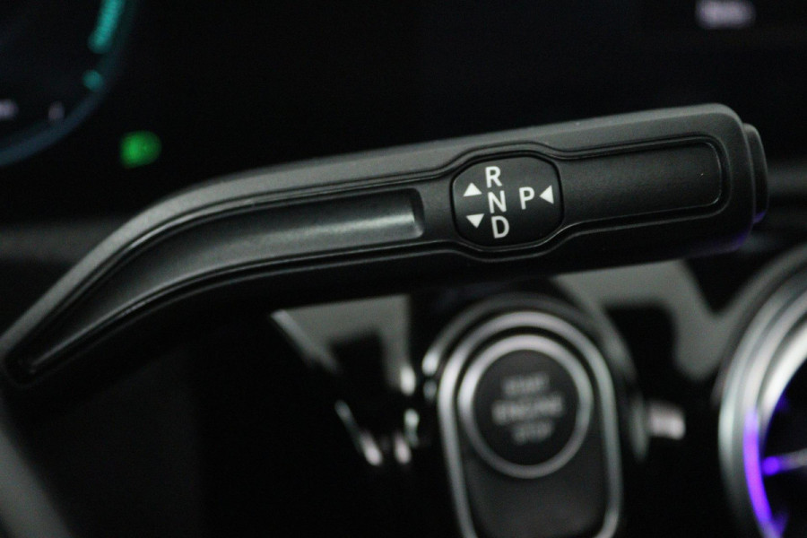 Mercedes-Benz A-Klasse 250 e Business Solution AMG Limited (PANORAMADAK, SFEERVERLICHTING, STOELVERWARMING, ACHTERUITRIJCAMERA)