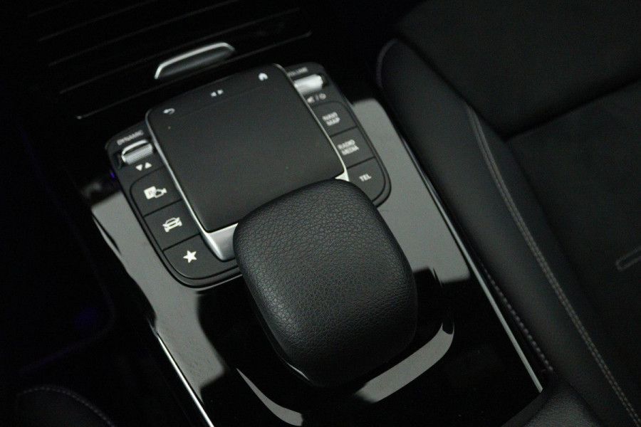 Mercedes-Benz A-Klasse 250 e Business Solution AMG Limited (PANORAMADAK, SFEERVERLICHTING, STOELVERWARMING, ACHTERUITRIJCAMERA)