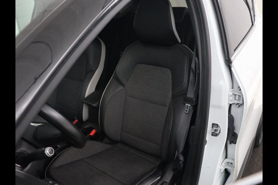 Renault Captur 1.0 TCe Edition One | Trekhaak | 360 Camera | Carplay | Keyless | Navigatie | Half leder | Park Assist | Climate control | Dodehoek detectie | Cruise control | Bluetooth