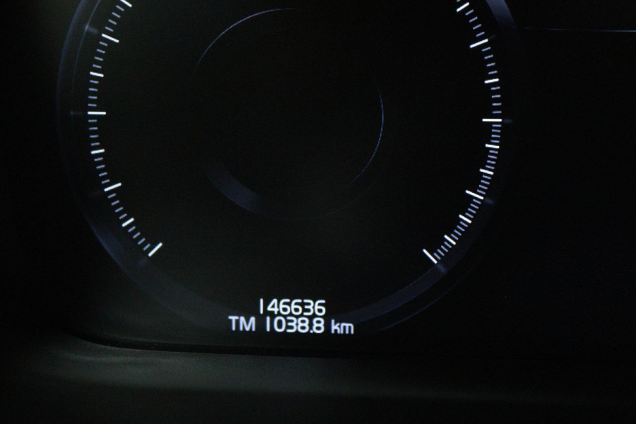 Volvo V60 2.0 T5 Inscription (PANORAMADAK, ACHTERUITRIJCAMERA, PARKEERSENSOREN, CRUISE CONTROL, AUTOMAAT)