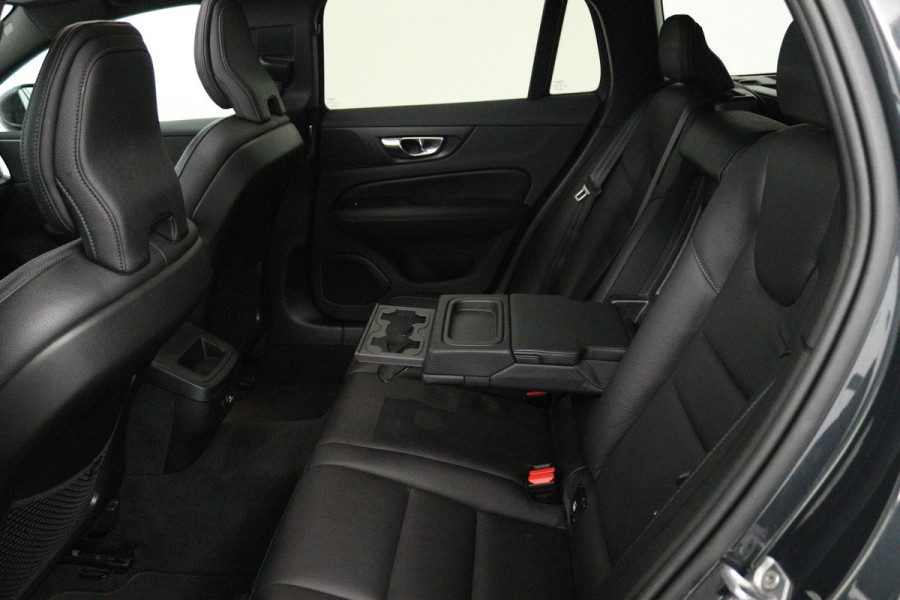 Volvo V60 2.0 T5 Inscription (PANORAMADAK, ACHTERUITRIJCAMERA, PARKEERSENSOREN, CRUISE CONTROL, AUTOMAAT)