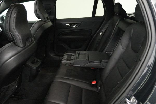 Volvo V60 2.0 T5 Inscription (PANORAMADAK, ACHTERUITRIJCAMERA, PARKEERSENSOREN, CRUISE CONTROL, AUTOMAAT)