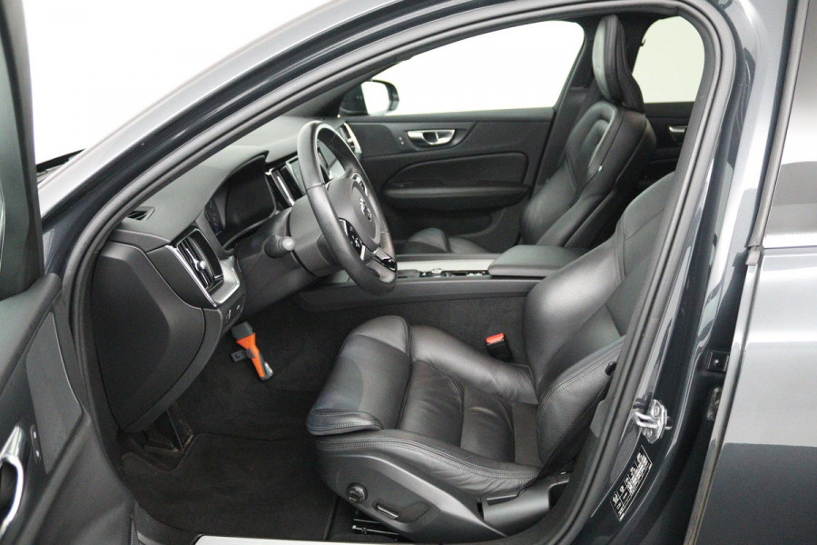 Volvo V60 2.0 T5 Inscription (PANORAMADAK, ACHTERUITRIJCAMERA, PARKEERSENSOREN, CRUISE CONTROL, AUTOMAAT)