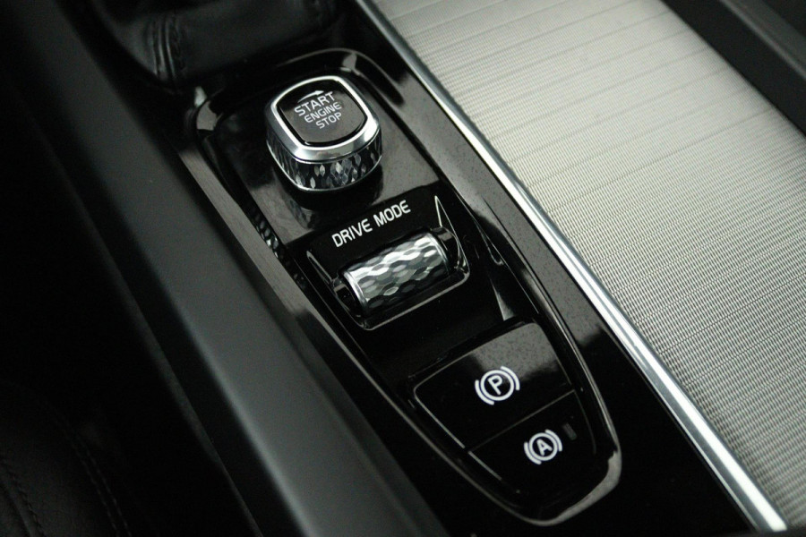 Volvo V60 2.0 T5 Inscription (PANORAMADAK, ACHTERUITRIJCAMERA, PARKEERSENSOREN, CRUISE CONTROL, AUTOMAAT)