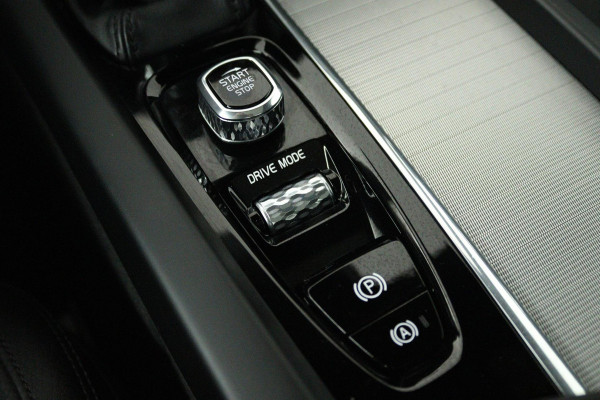 Volvo V60 2.0 T5 Inscription (PANORAMADAK, ACHTERUITRIJCAMERA, PARKEERSENSOREN, CRUISE CONTROL, AUTOMAAT)