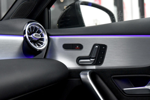 Mercedes-Benz A-Klasse 250 e AMG Night, Pano, Memory, Keyless, Camera, Sfeer, Multibeam, CarPlay!