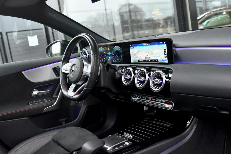 Mercedes-Benz A-Klasse 250 e AMG Night, Pano, Memory, Keyless, Camera, Sfeer, Multibeam, CarPlay!