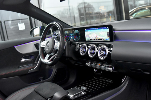 Mercedes-Benz A-Klasse 250 e AMG Night, Pano, Memory, Keyless, Camera, Sfeer, Multibeam, CarPlay!