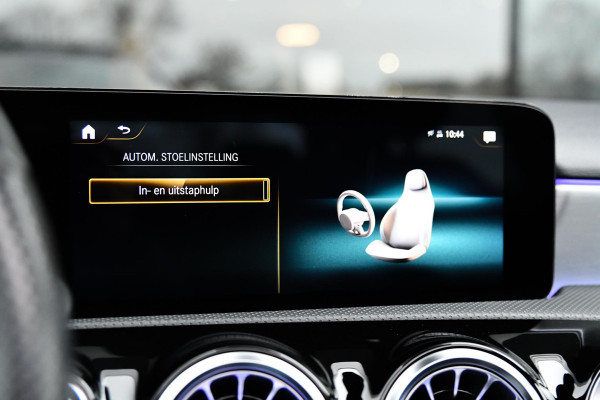 Mercedes-Benz A-Klasse 250 e AMG Night, Pano, Memory, Keyless, Camera, Sfeer, Multibeam, CarPlay!