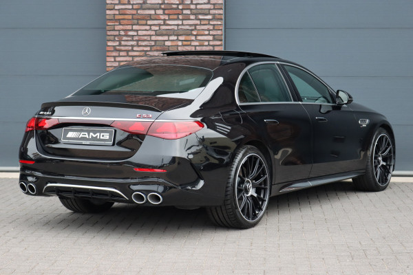 Mercedes-Benz E-Klasse AMG 53 4MATIC+ Premium+ | 585pk | Hyperscreen | Achterasbesturing | Stoelventilatie | Trekhaak | Vlakkenverwarming | Soft-Close | Burmester | Zonweringspakket | 3D-Display | HUD |