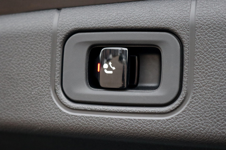 Mercedes-Benz E-Klasse AMG 53 4MATIC+ Premium+ | 585pk | Hyperscreen | Achterasbesturing | Stoelventilatie | Trekhaak | Vlakkenverwarming | Soft-Close | Burmester | Zonweringspakket | 3D-Display | HUD |